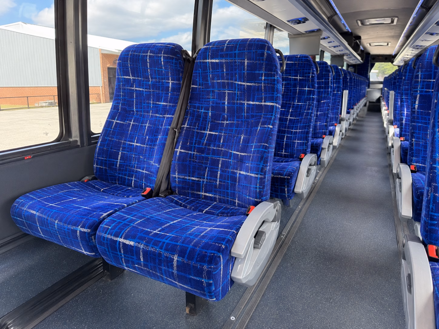 lincoln airport shuttles for your travel needs