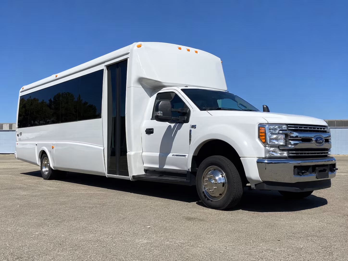 lincoln show up to lincoln concerts in a charter bus